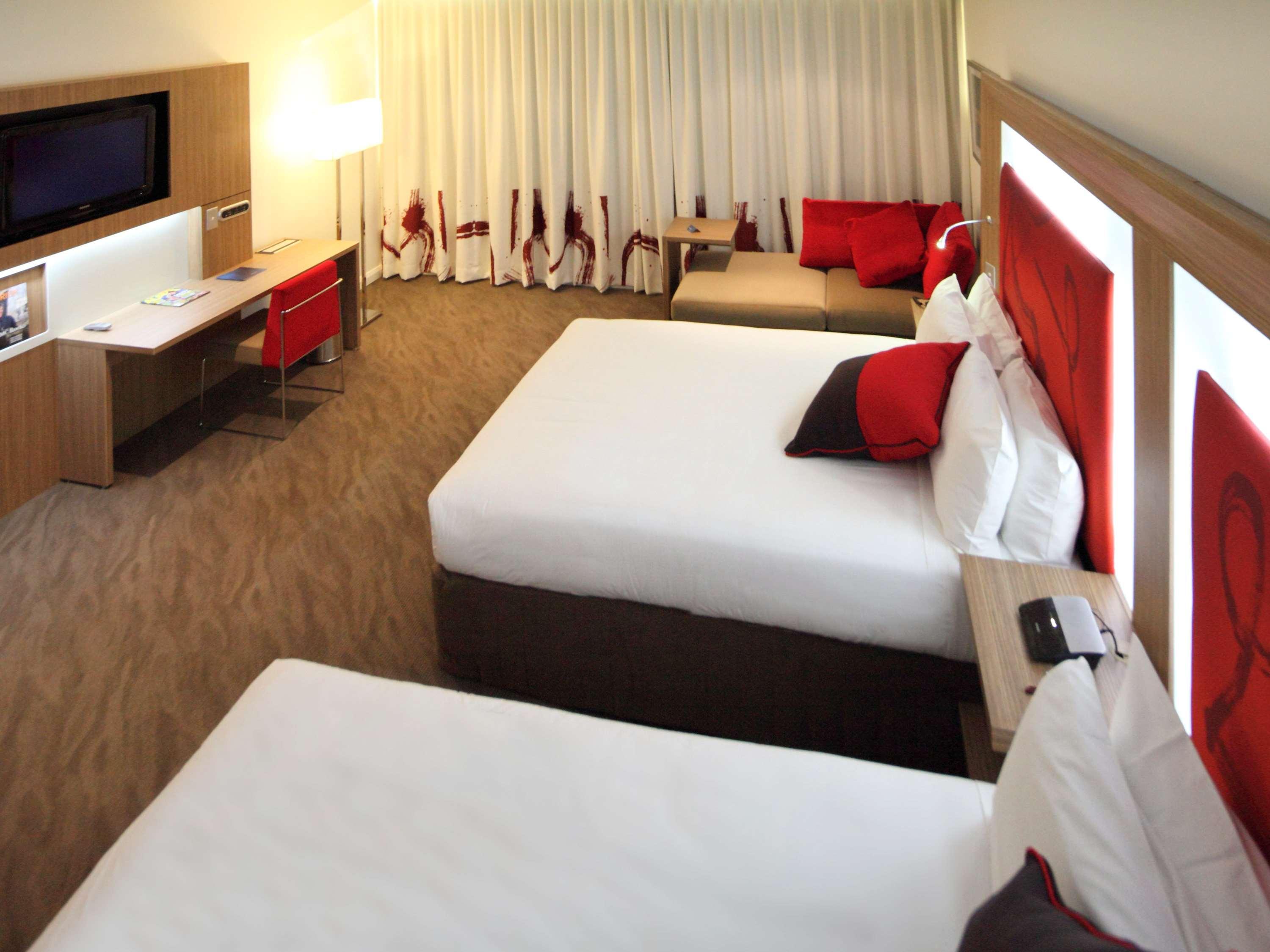 Novotel Sydney West Hq Руути Хил Екстериор снимка