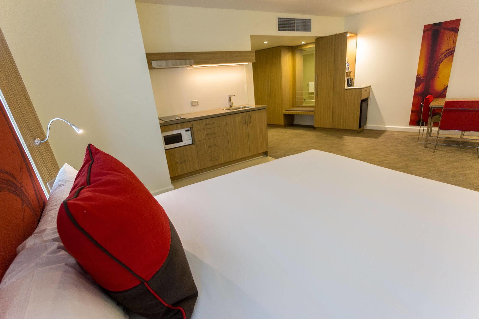 Novotel Sydney West Hq Руути Хил Екстериор снимка